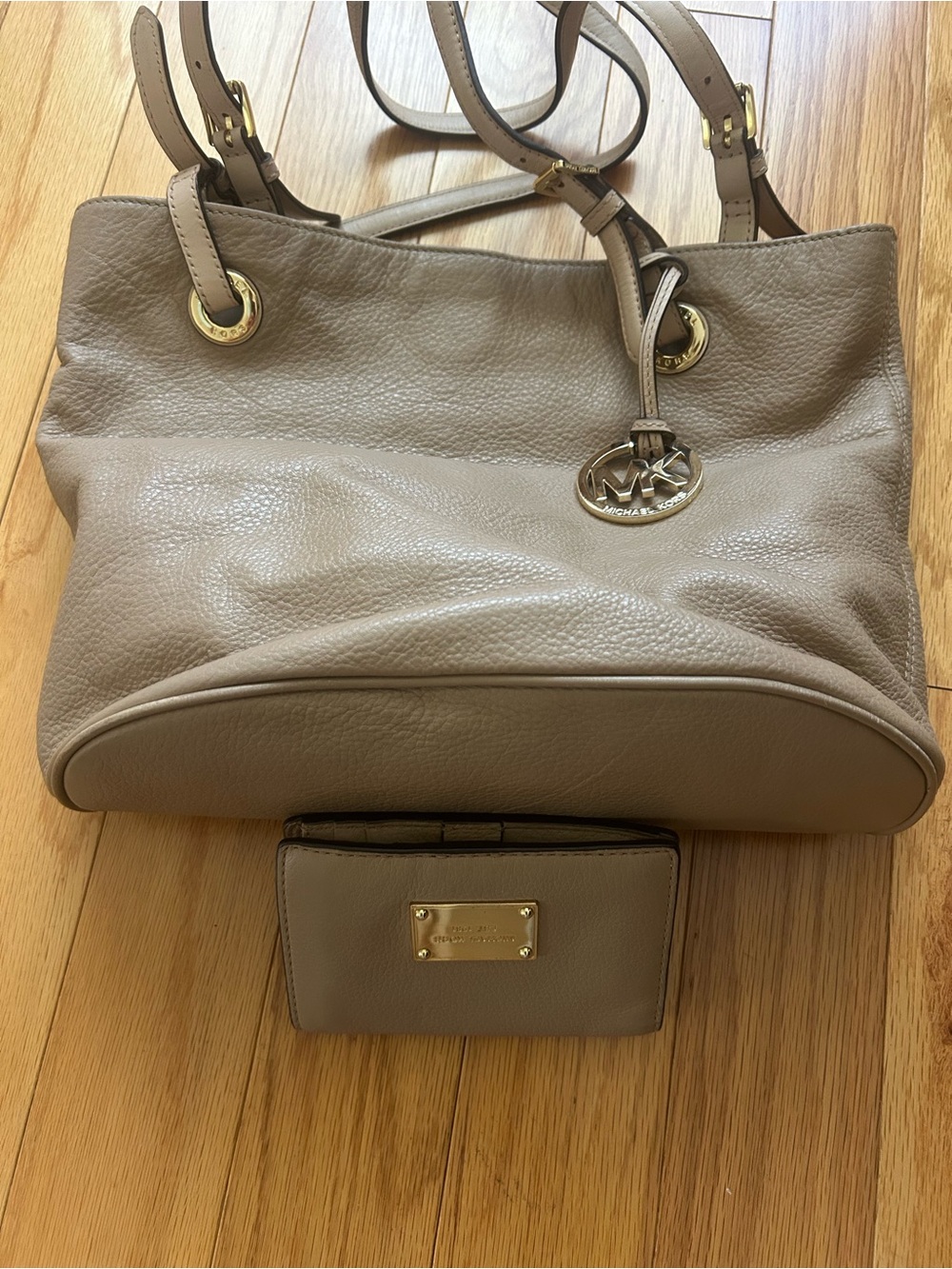 Michael Kors jet set tote with wallet